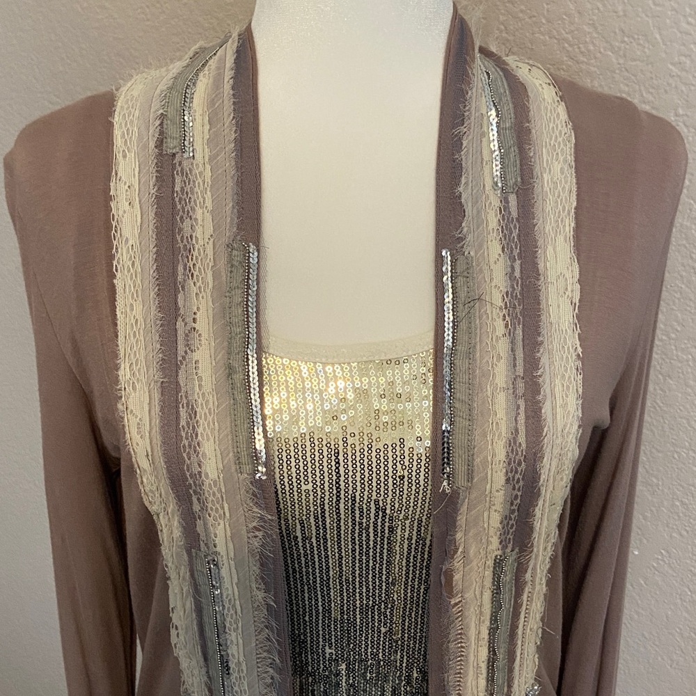 BKE Boutique embellished mauve cardigan with sequined tank by Daytrip. Size M